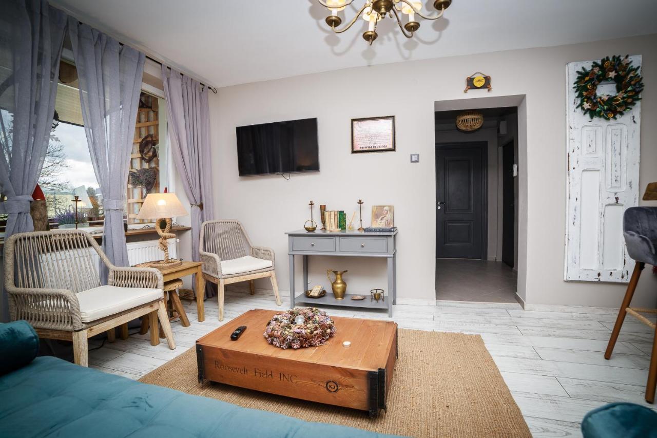 Exquisite 3 Room Apartment In The Heart Of Thetown Câmpulung Moldovenesc Exterior foto